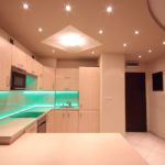 Vymeňte nudné biele a žlté osvetlenie za farebné