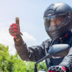 Textilné moto kombinézy začínajú v obľúbenosti vyhrávať