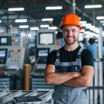 Hľadáte operátora výroby? Zohľadnite vlastnosti, ktoré sú pre firmu prínosom