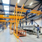 Na čo slúžia mostové žeriavy a aké sú ich výhody?