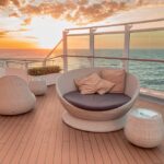 Plavba výletnou loďou verzus plavba súkromnou jachtou – ktorá je lepšia?