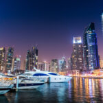 Moderná jachta budúcnosti spájajúca vedecké inovácie a elegantný dizajn